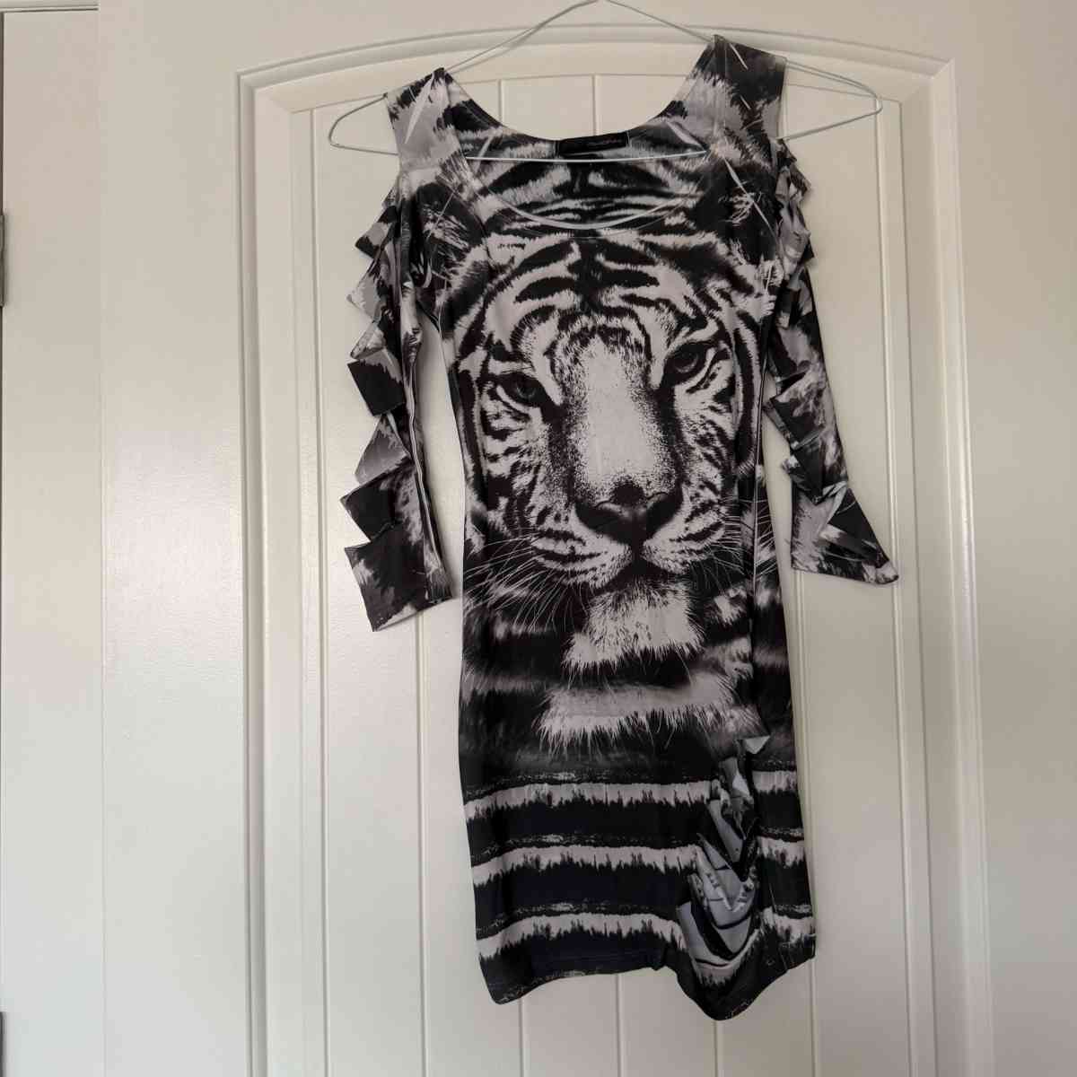 Black  White Tiger Print Bodycon Dress with Ladder CutOut Sl
