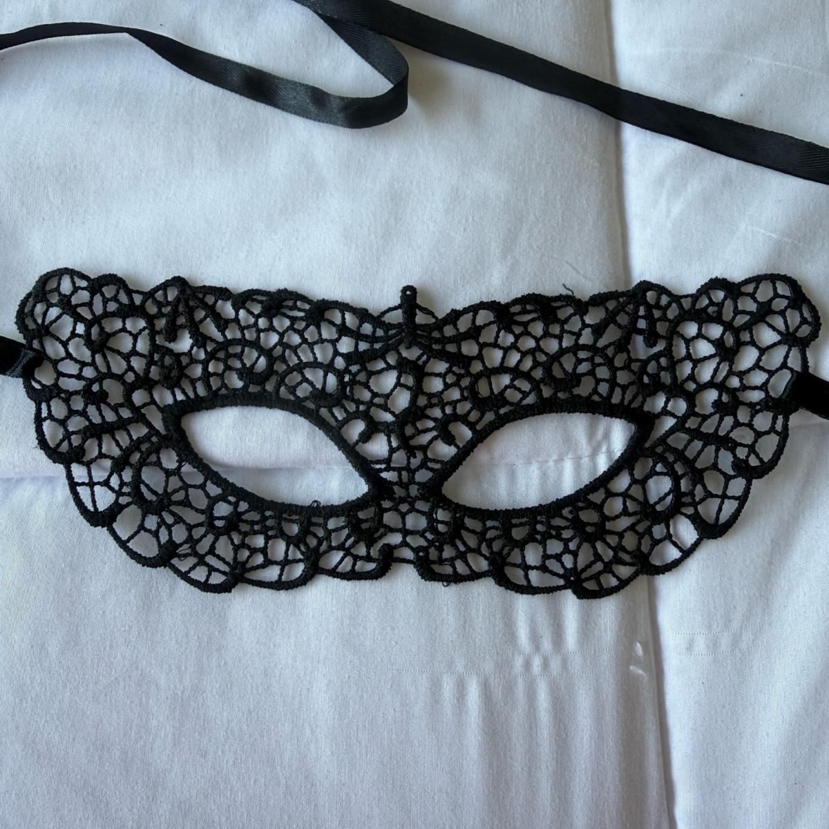 Elegant Black Lace Masquerade Mask  Romantic Venetian Style