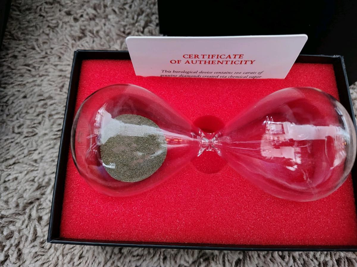 vintage old school hour glass with 100 carats of diamonds - Chambersburg, Pennsylvania - FleaMarketBay