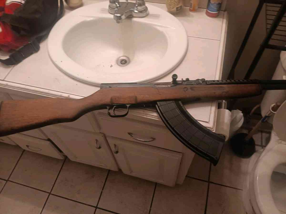 sks russian rifle  all original except for the clip - Avery Island, Louisiana - FleaMarketBay