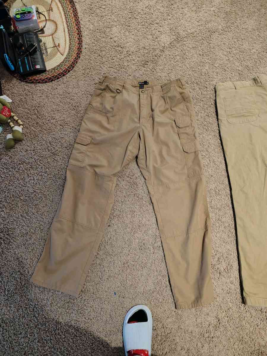 4 pairs of mens Carhartt jeans