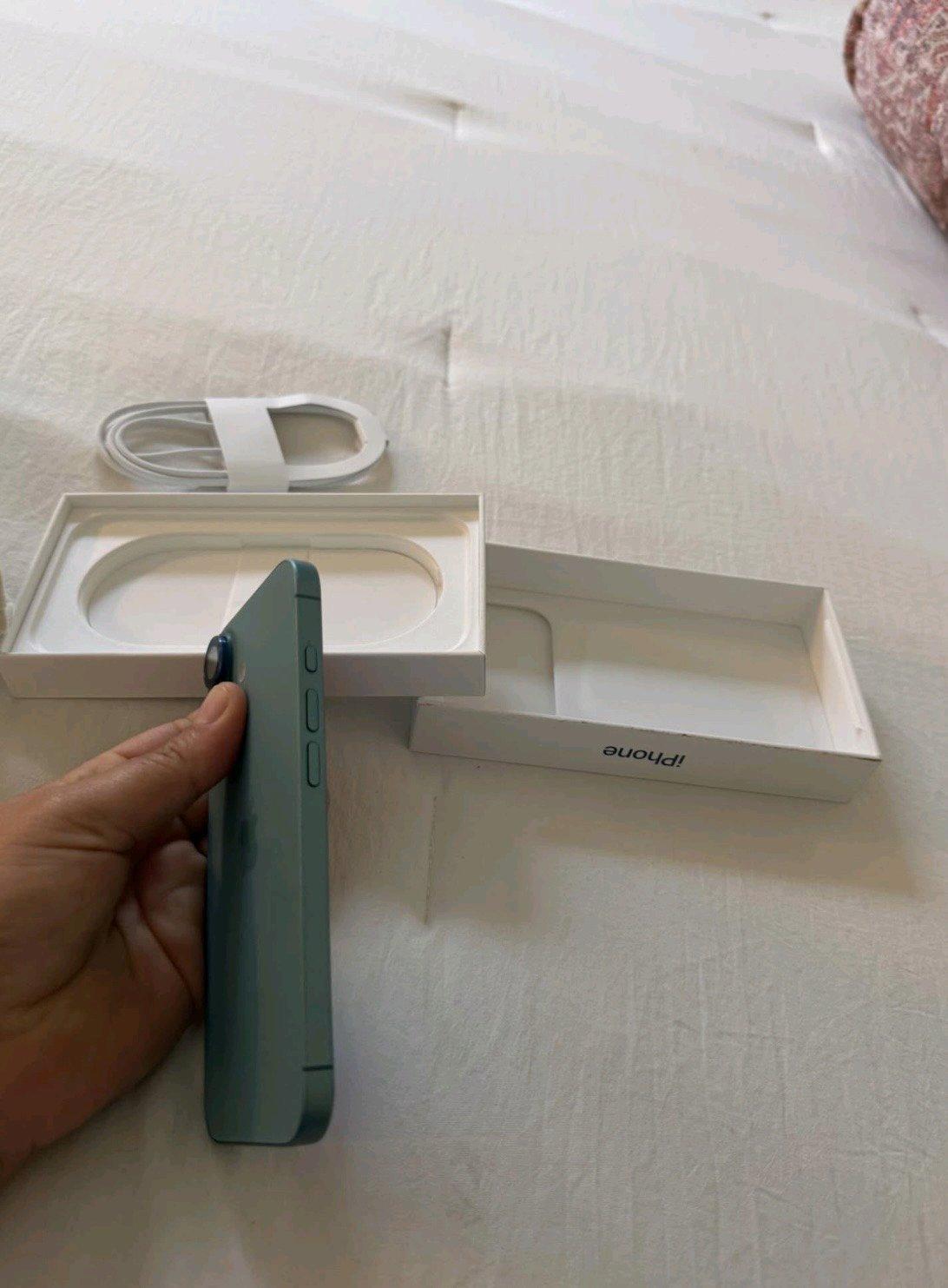 IPhone 16 256gb unlocked - Sacramento, California - FleaMarketBay