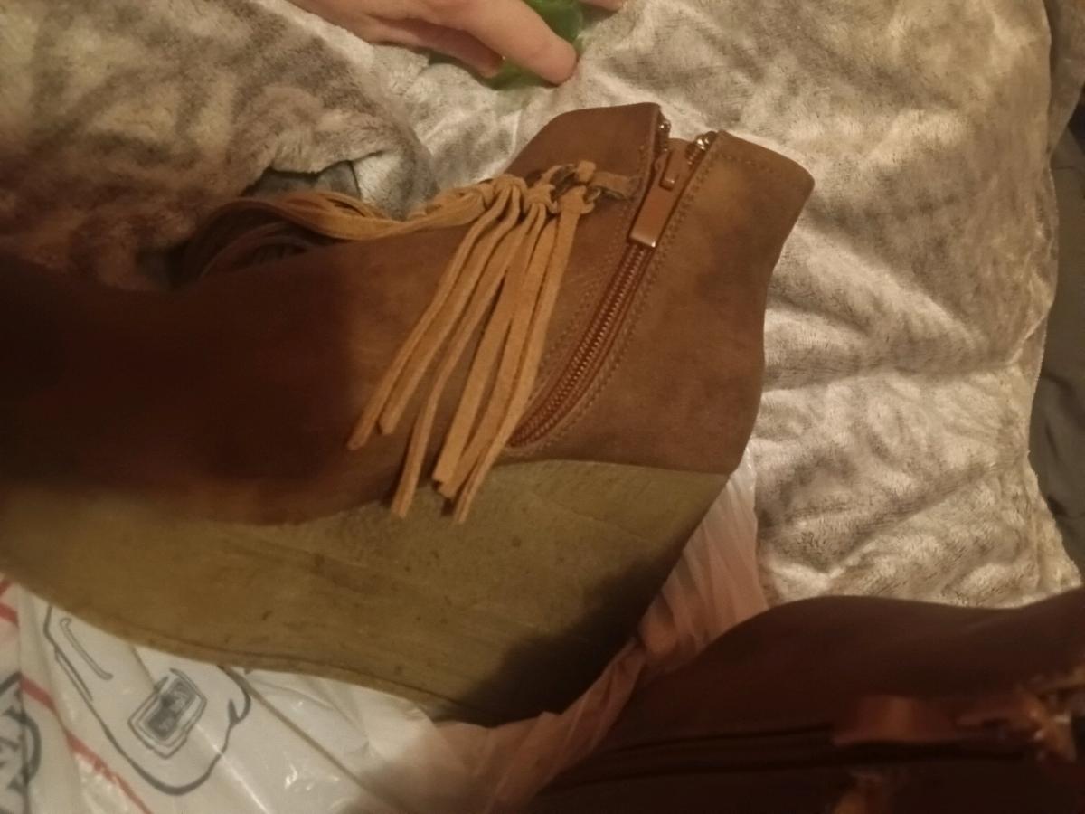 womens Boots - Loretto, Tennessee - FleaMarketBay