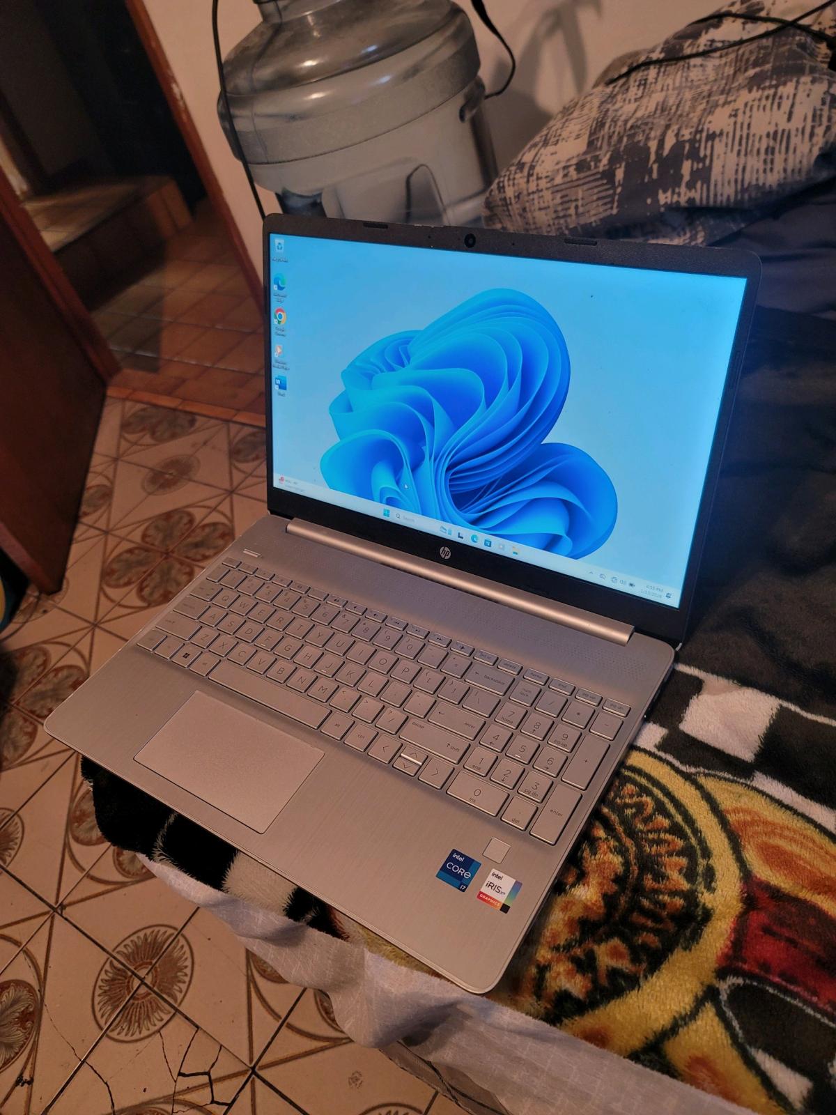 Laptop Core i7 Windows11 V25H2 Microsoft365 - Rosemead, California - FleaMarketBay