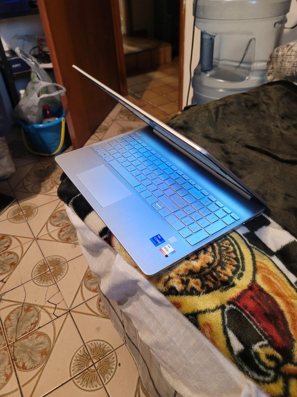 Laptop Core i7 Windows11 V25H2 Microsoft365