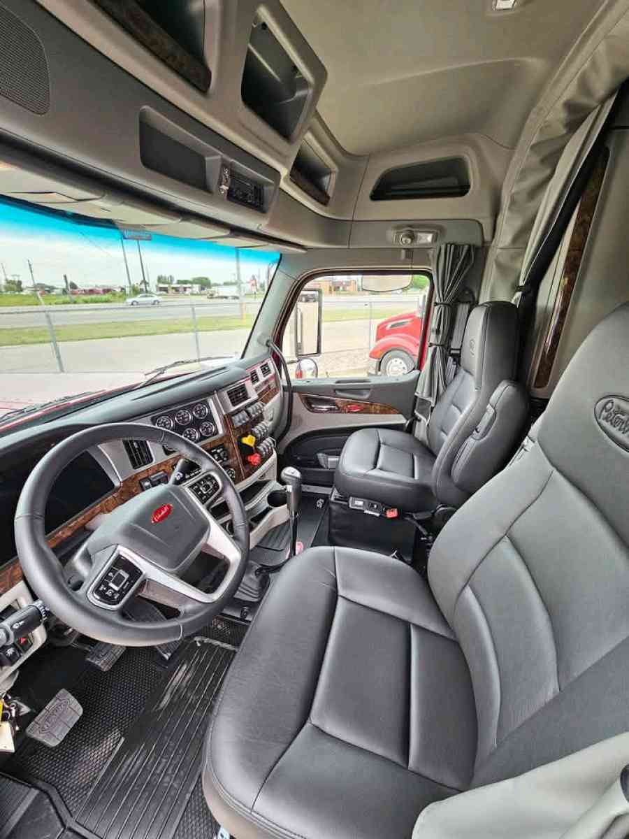 2025 PETERBILT 589