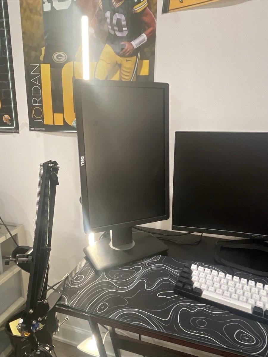 Full PC setup PC monitor keyboard mouse mouse pad microphone - Atlanta, New York - FleaMarketBay