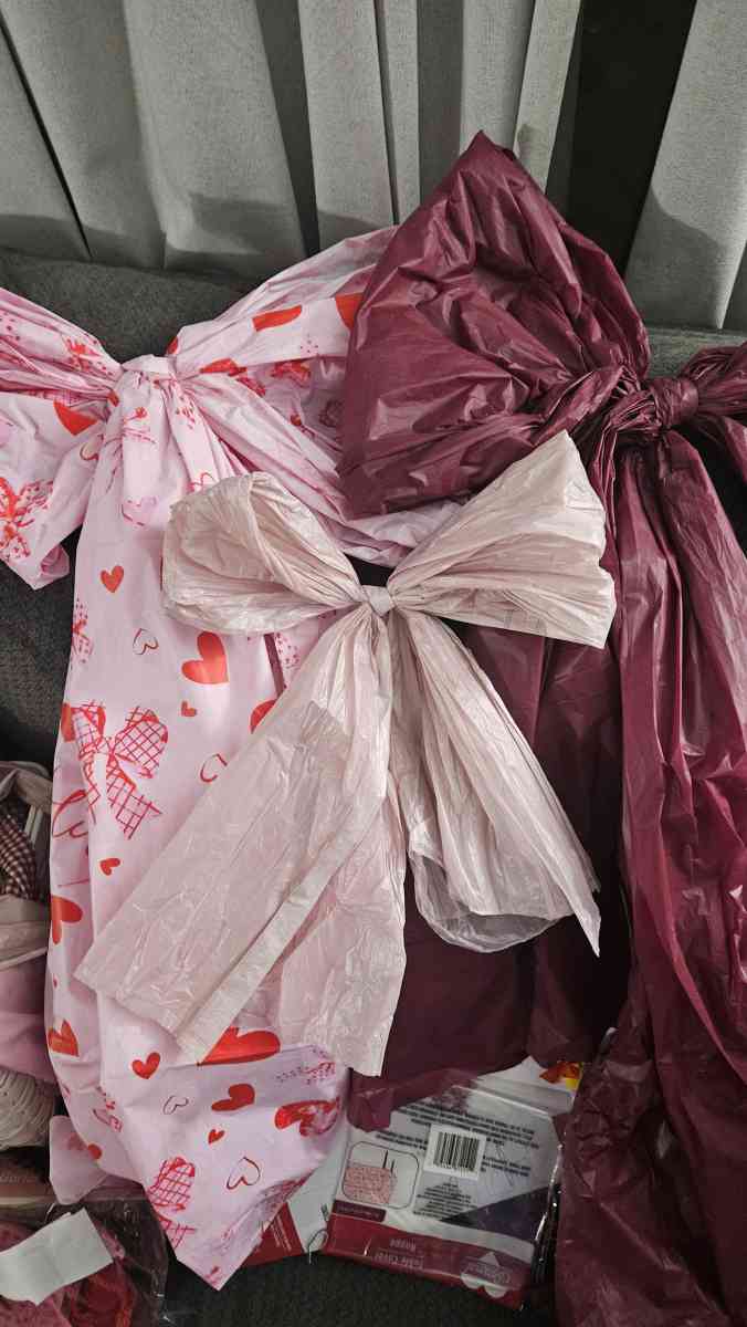 giant bows valentines themed