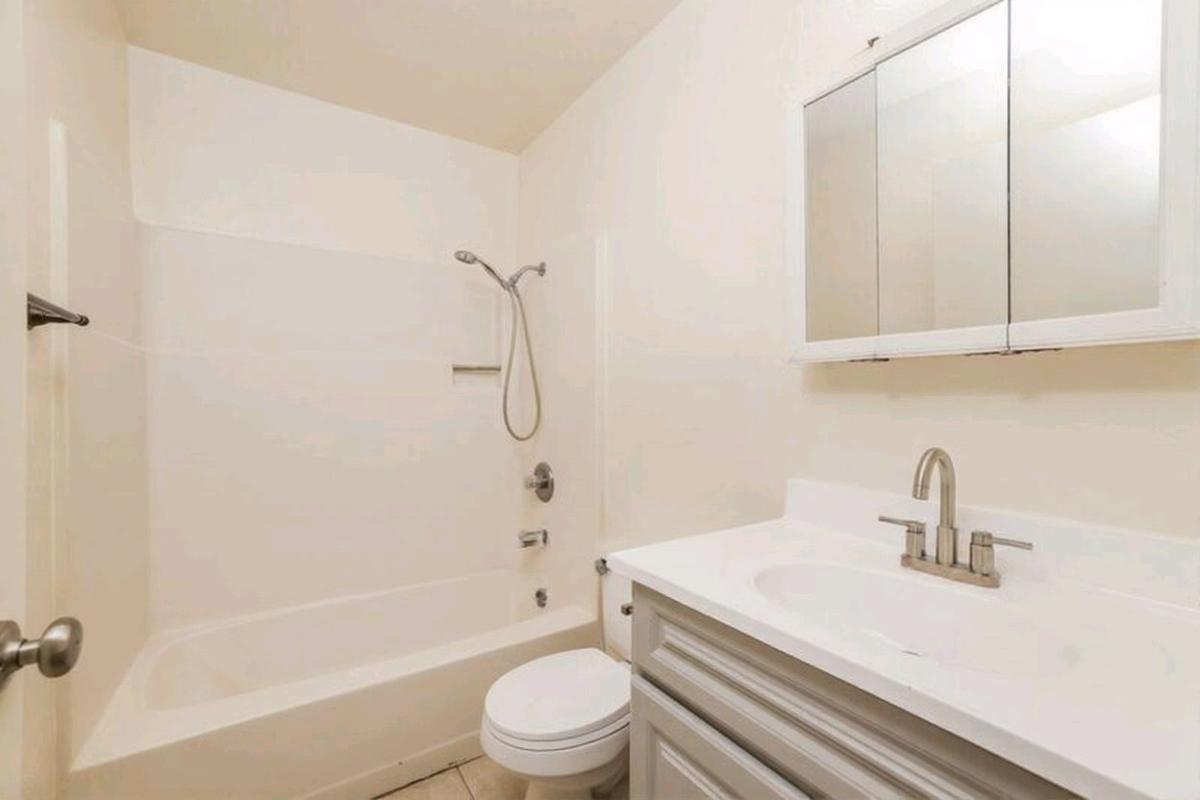 Cozy And Gorgeous Apartment - Windsor, California - FleaMarketBay