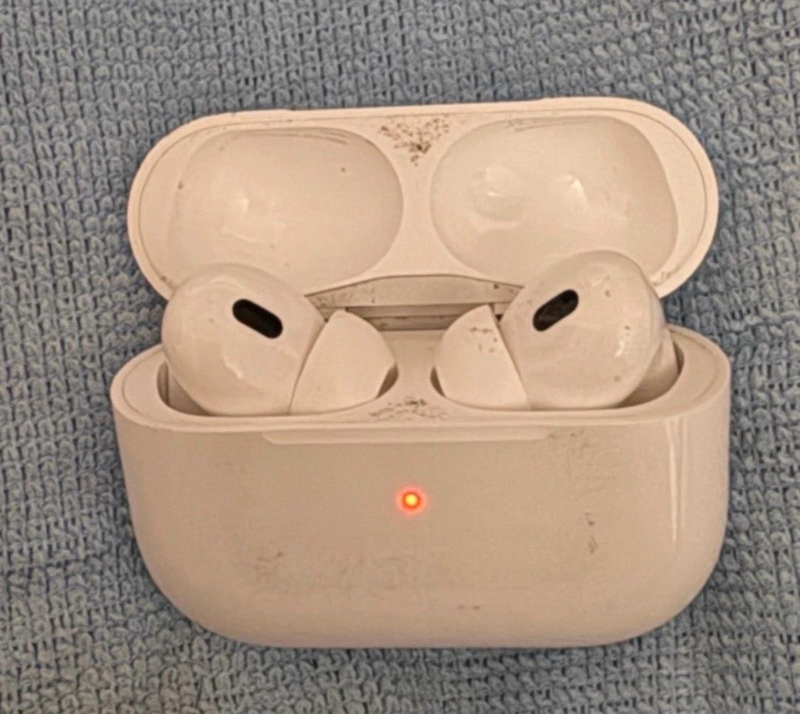 Apple AirPod Pros 2nd Gen w Type C