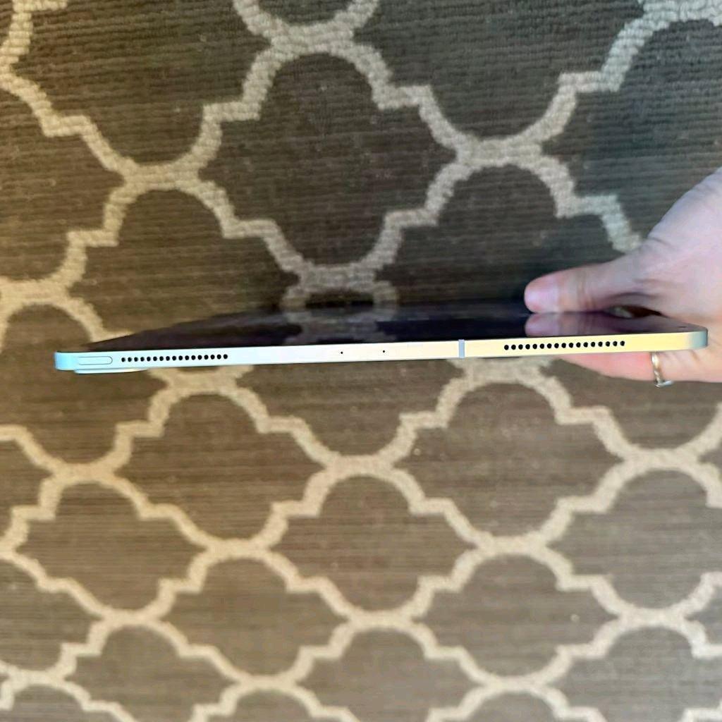 Apple iPad pro 5th generation unlocked - Adams, Kentucky - FleaMarketBay