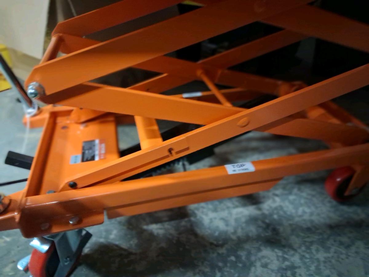 vevor Hydraulic lift - Virginia Beach, Virginia - FleaMarketBay