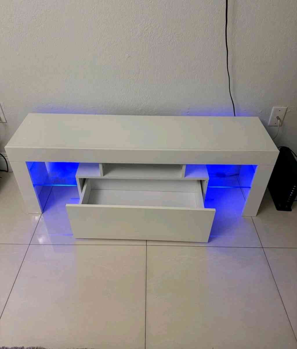 Tv Stands Brand New - Miami, Florida - FleaMarketBay