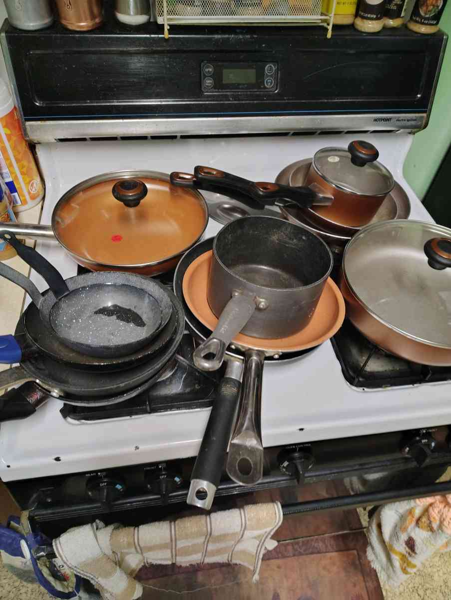 Faberware skillets 5 and 1pot with lid
