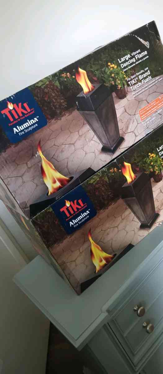 Pair of tiki torches dancing flame new