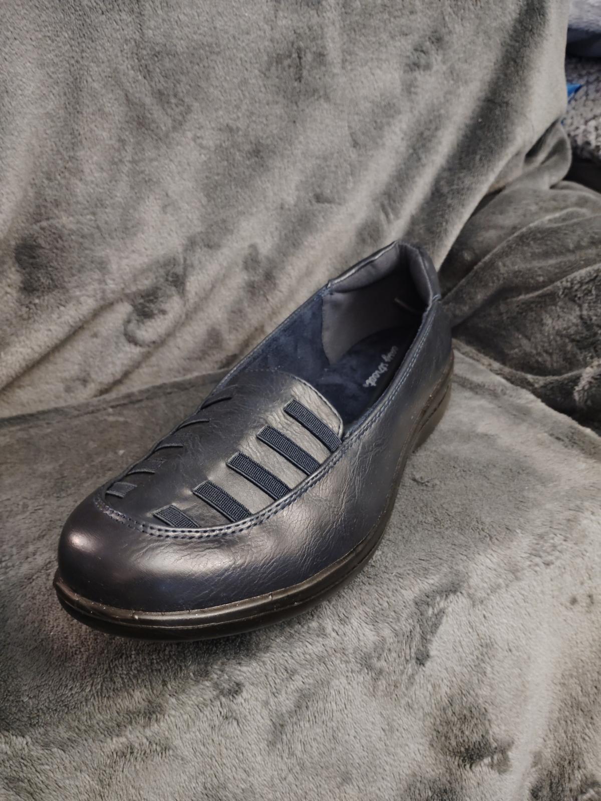 Easy street Woman's Genesis flat size 10 W /Navy Blue