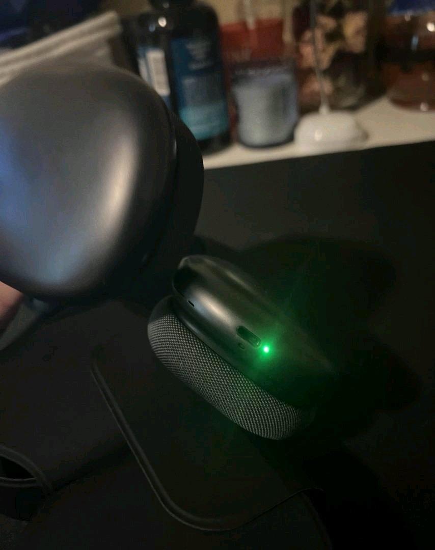 Apple headset pro - Adams, Kentucky - FleaMarketBay