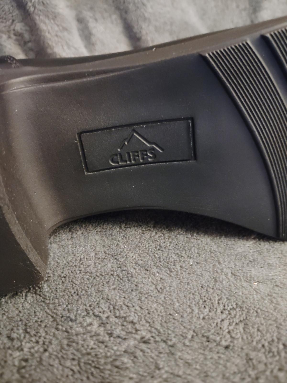 CLIFFS BY WHITE MOUNTAIN Women's  Block Heel Pump, Black/Smooth, 9 M - Virginia Beach, Virginia - FleaMarketBay