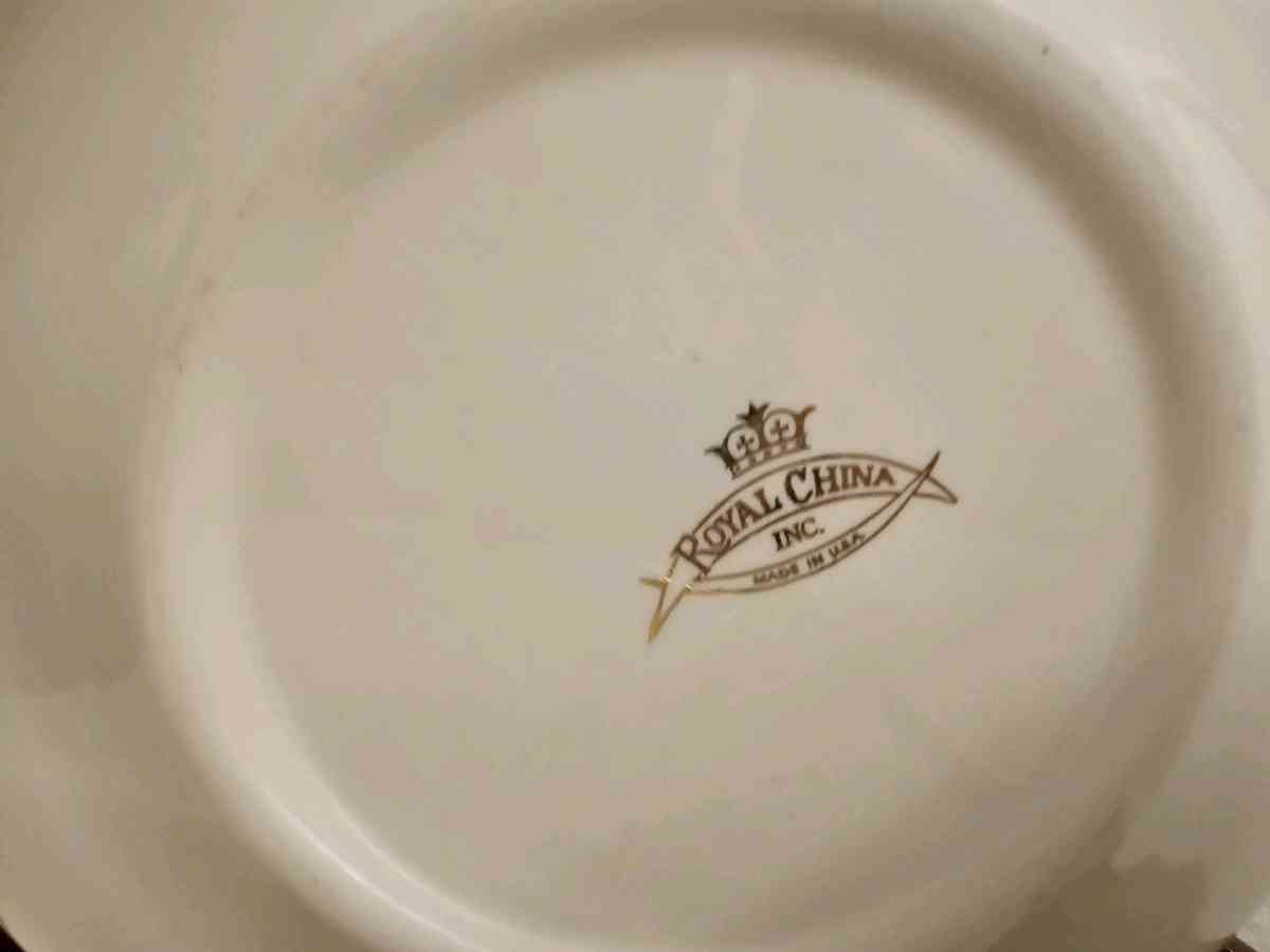 vintage Royal china inc memory lane pink rose dinner plates