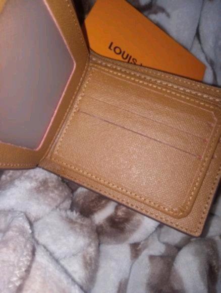 LV wallet - Warren, Michigan - FleaMarketBay