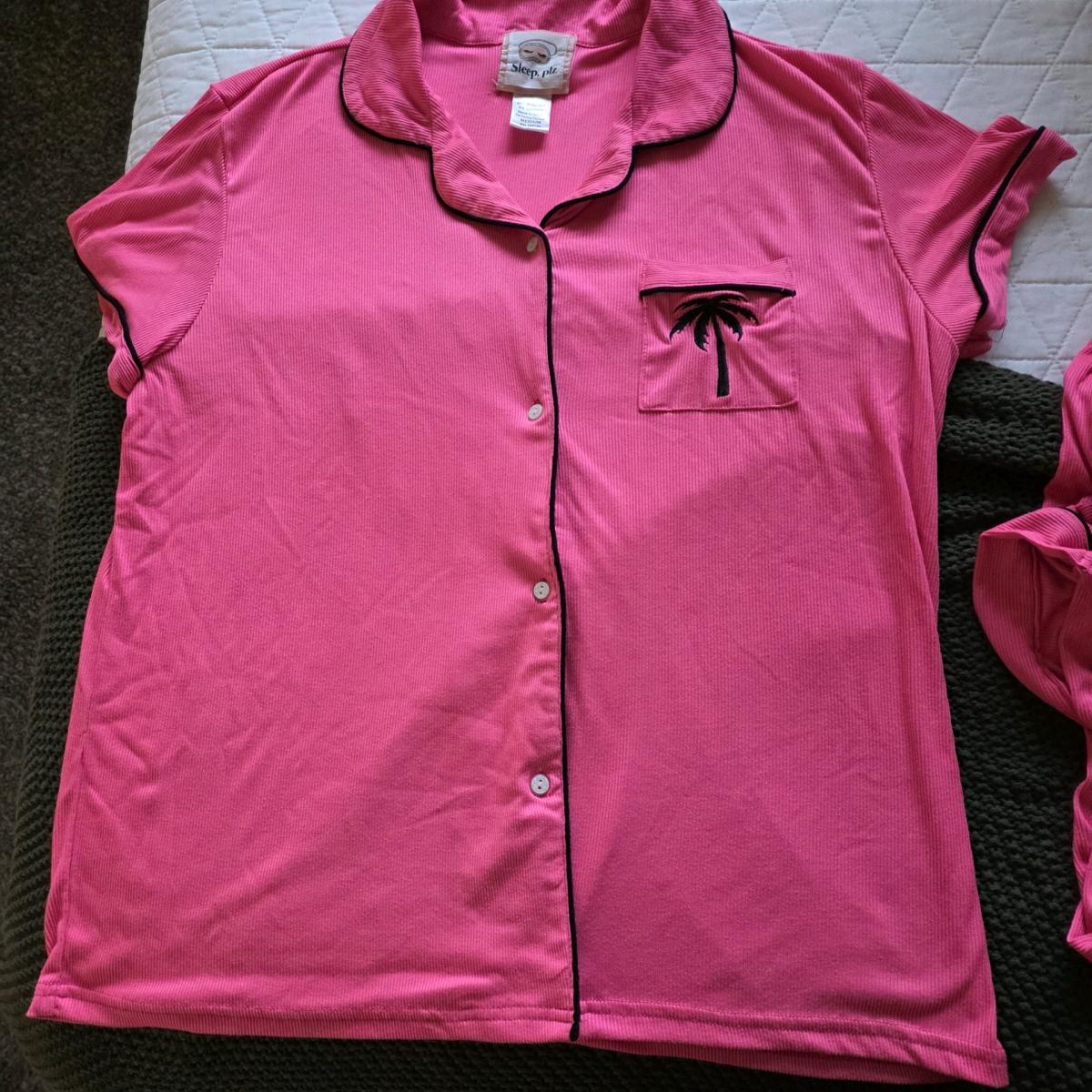 pink pajama set - Riverside, California - FleaMarketBay