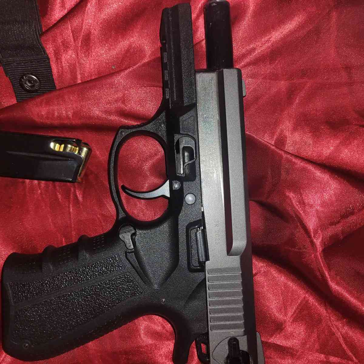 nine m m 17 and 1 blank gun - Lexington, Kentucky - FleaMarketBay