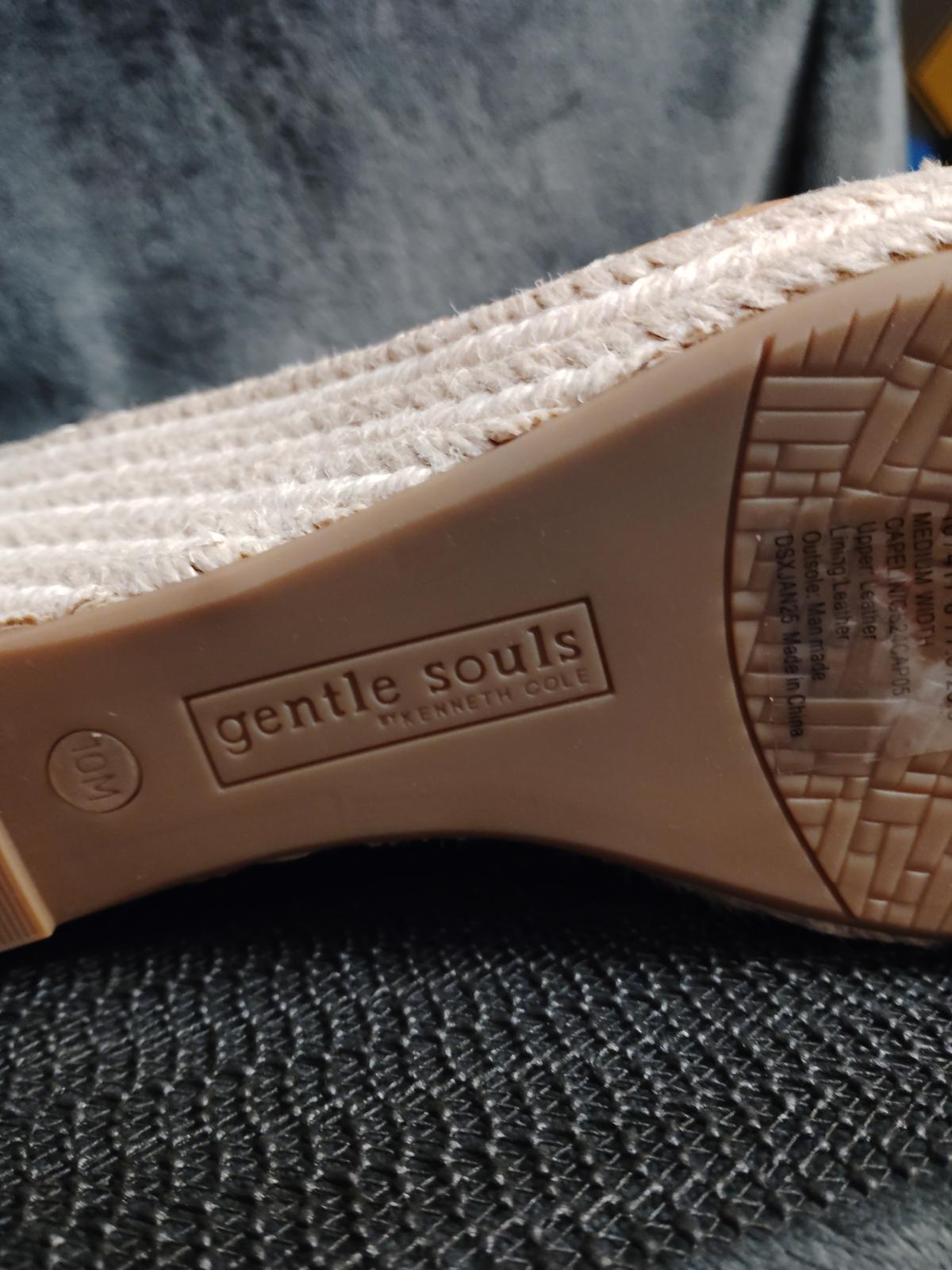 Gentle Souls CAPELIN LUGGAGE LEATHER - Virginia Beach, Virginia - FleaMarketBay