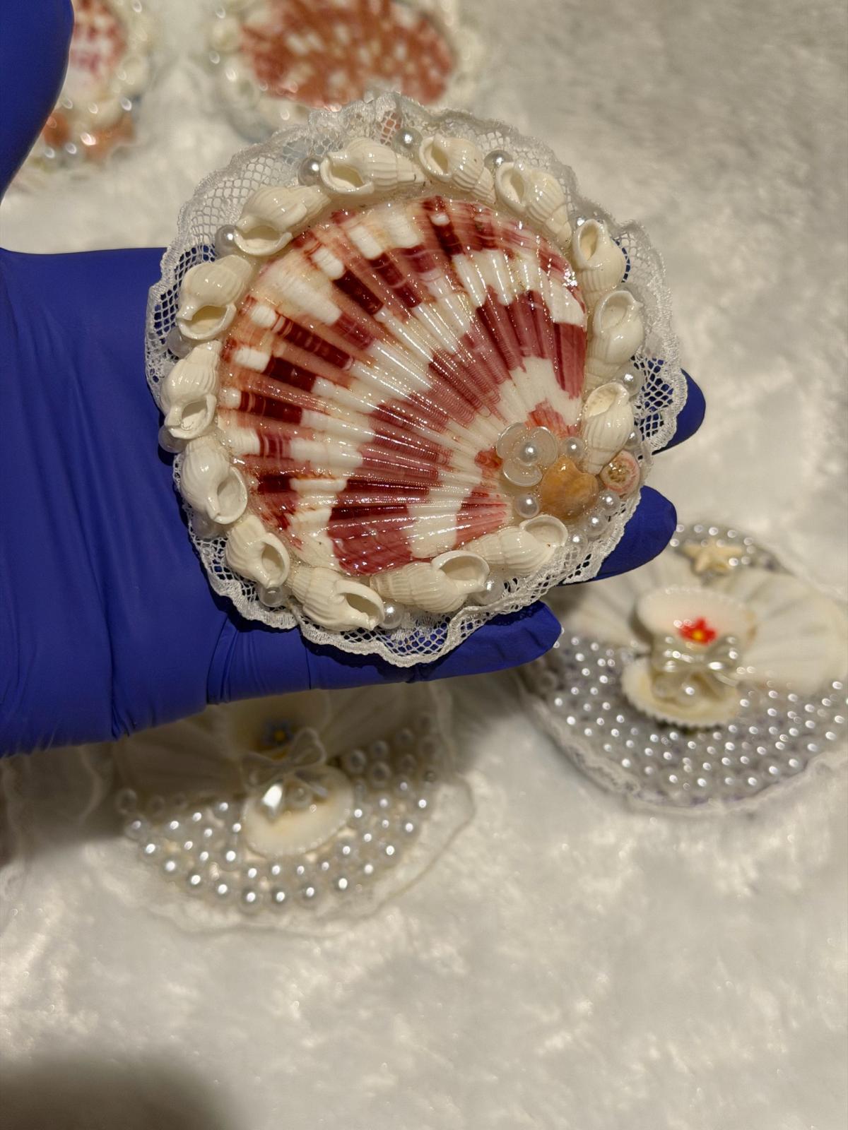 seashell pocket mirror - Austin, Texas - FleaMarketBay