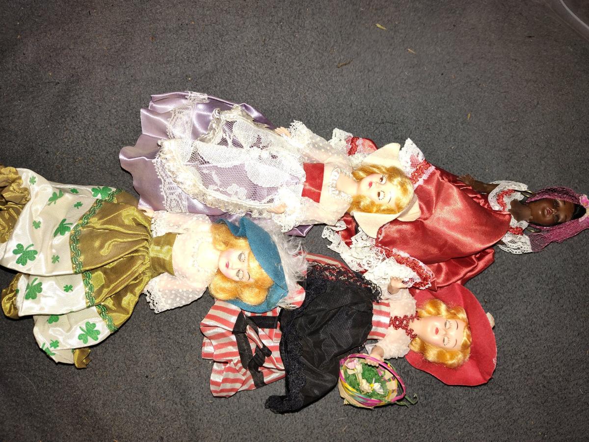 Madame Alexander dolls of the world collection 60s dolls - Red Bluff, California - FleaMarketBay