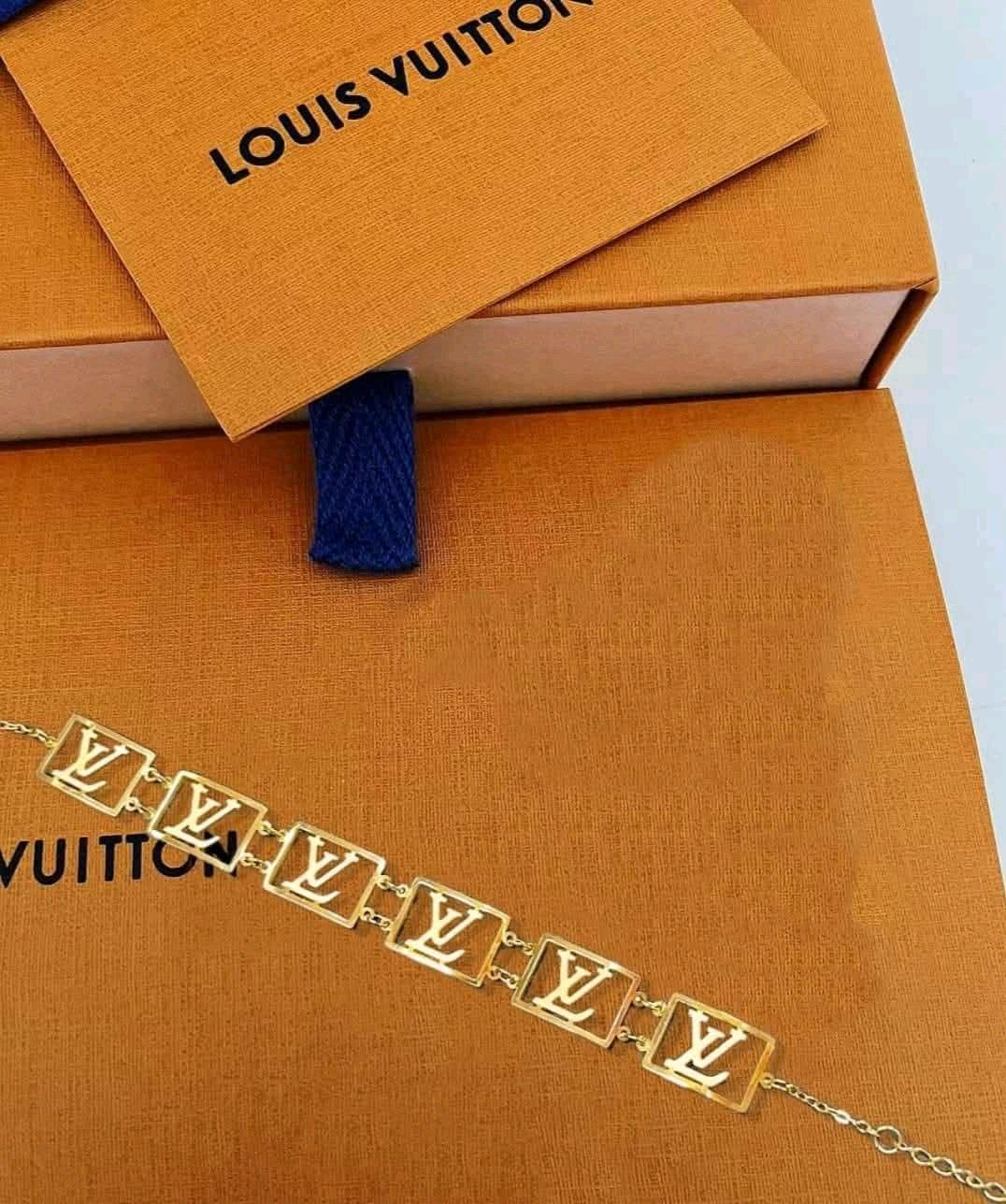 Womens no Tarnished Bracelet - Greenbelt, Maryland - FleaMarketBay