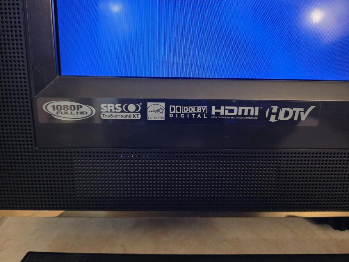 Vizio Used 37 TV - Hialeah, Florida - FleaMarketBay