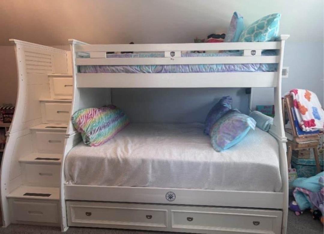 Kids bunkbeds with Trundle bed - Adamsville, Ohio - FleaMarketBay