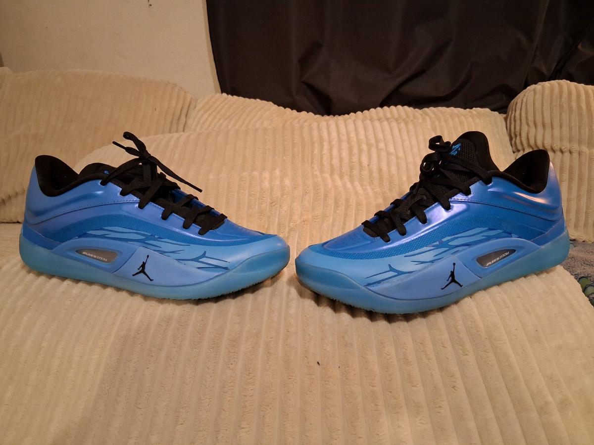 Zion Iridescent size 10not normal circulation these are trut - Altamonte Springs, Florida - FleaMarketBay