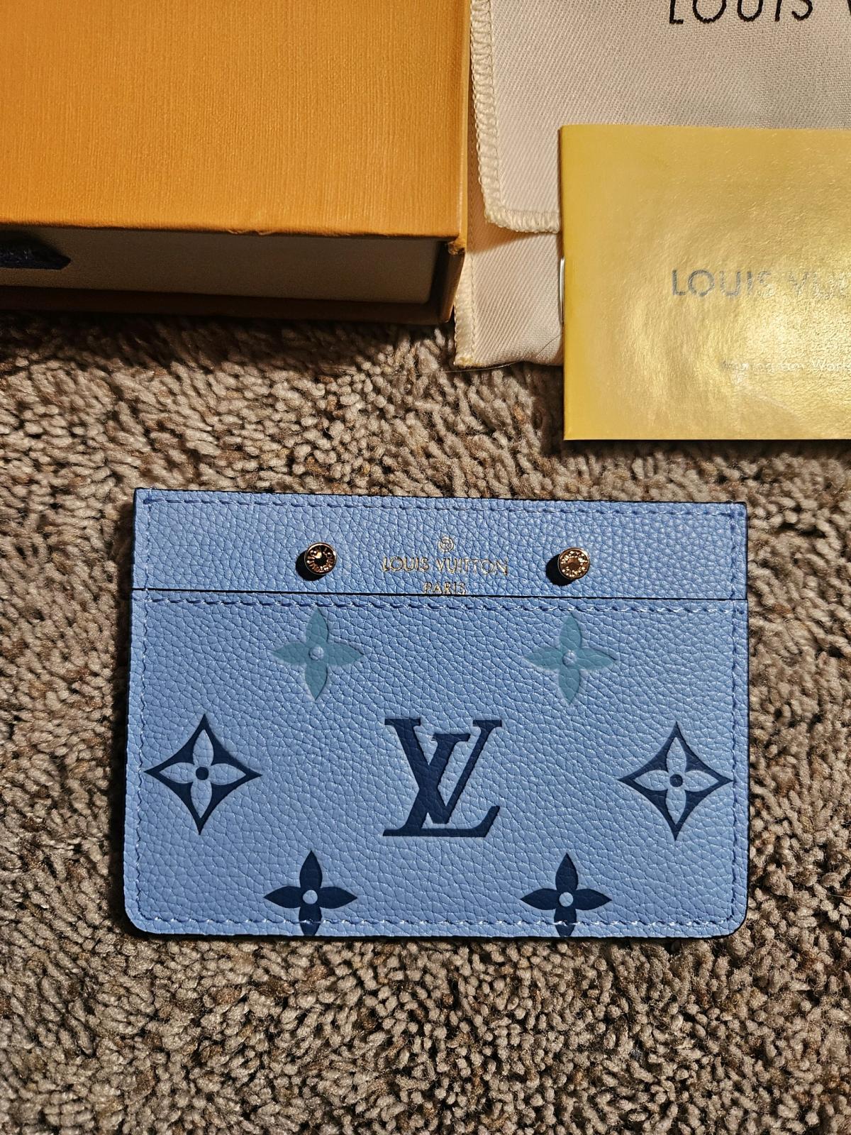 Louis vuitton light blue card holder - Abington, Pennsylvania