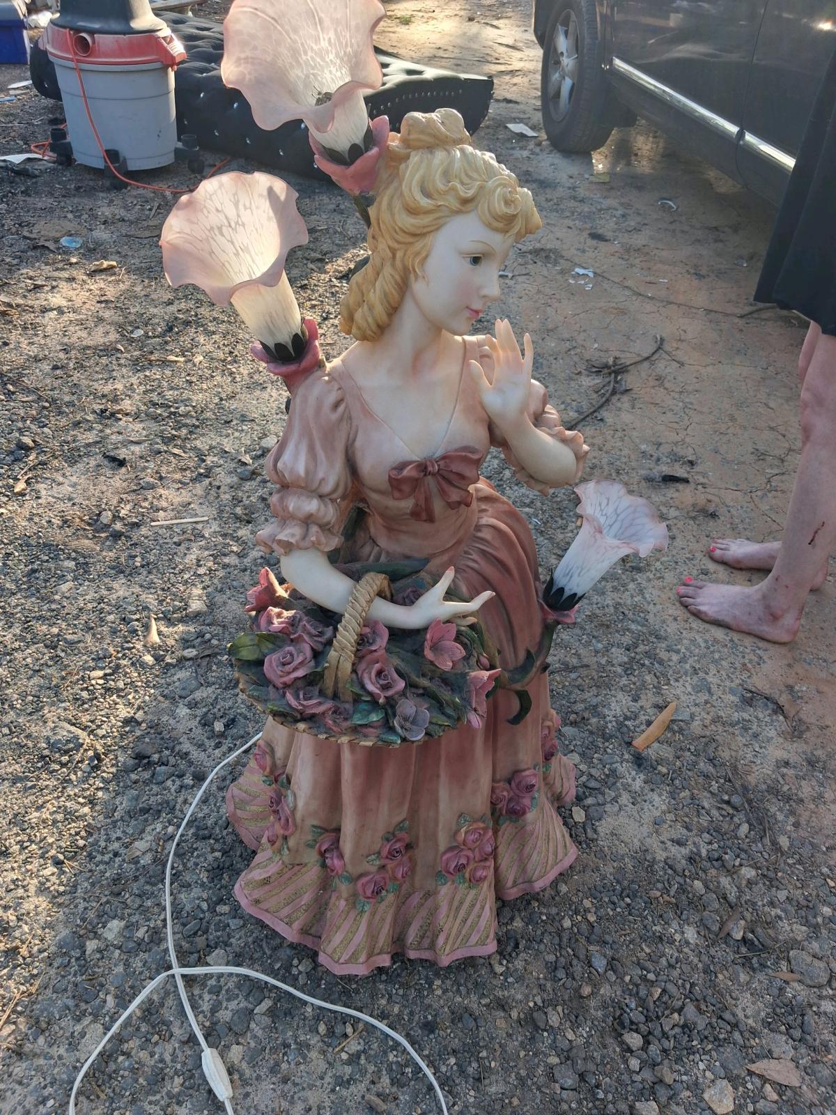 4 foot angel lamp - Alicia, Arkansas