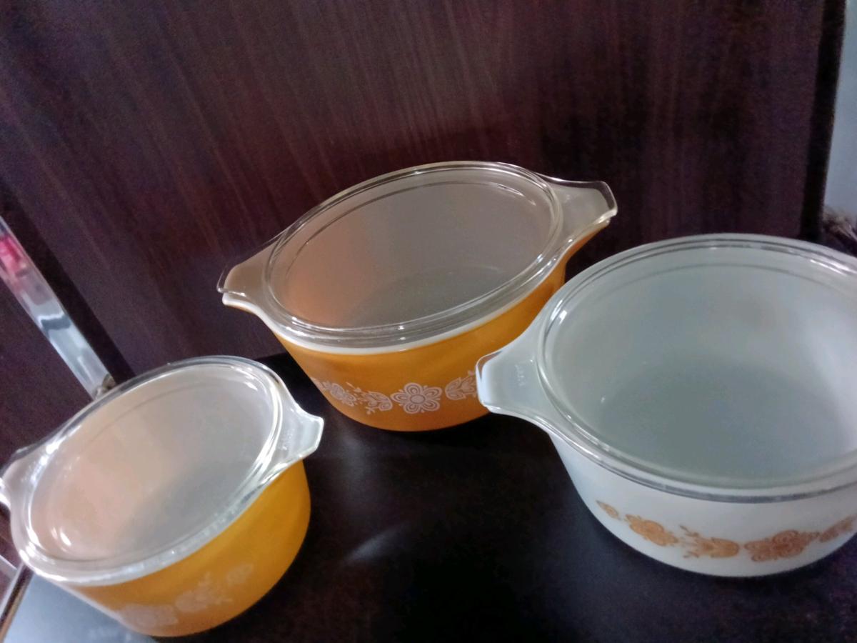 vintage Pyrex casserole dishes - El Paso, Texas - FleaMarketBay