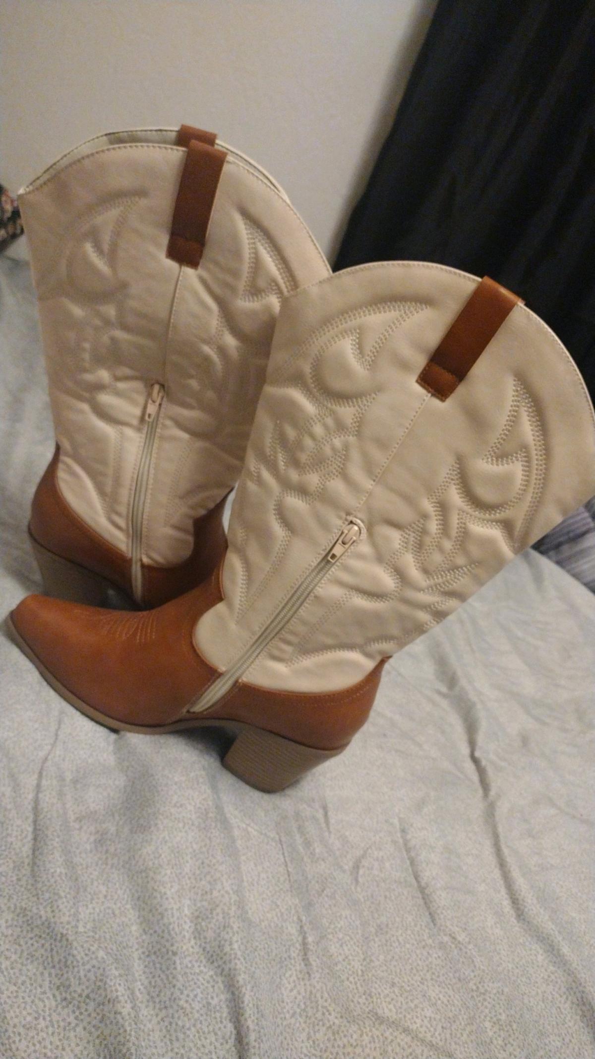 cowboy boots - Stockton, California - FleaMarketBay