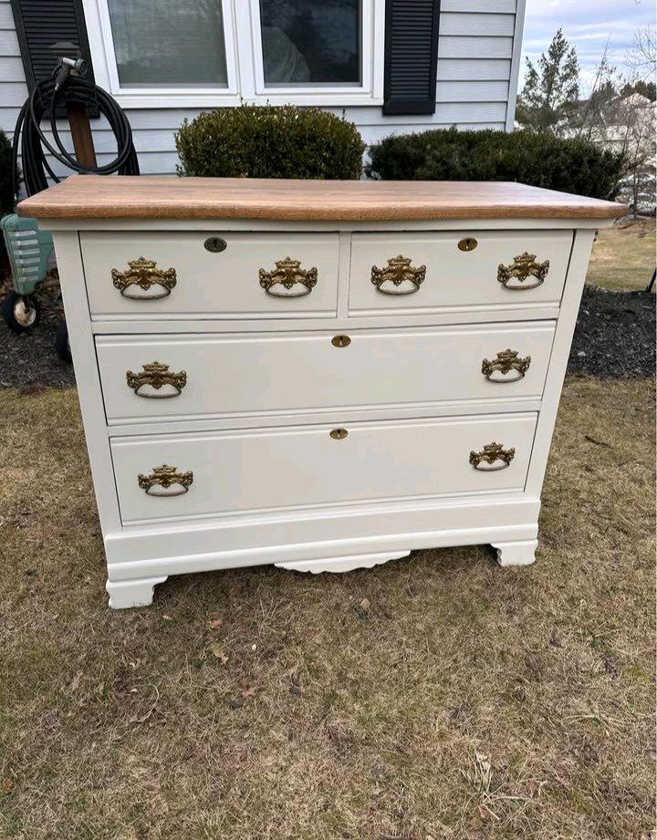 Antique 4 Drawer Dresser w Mirror  OffWhite