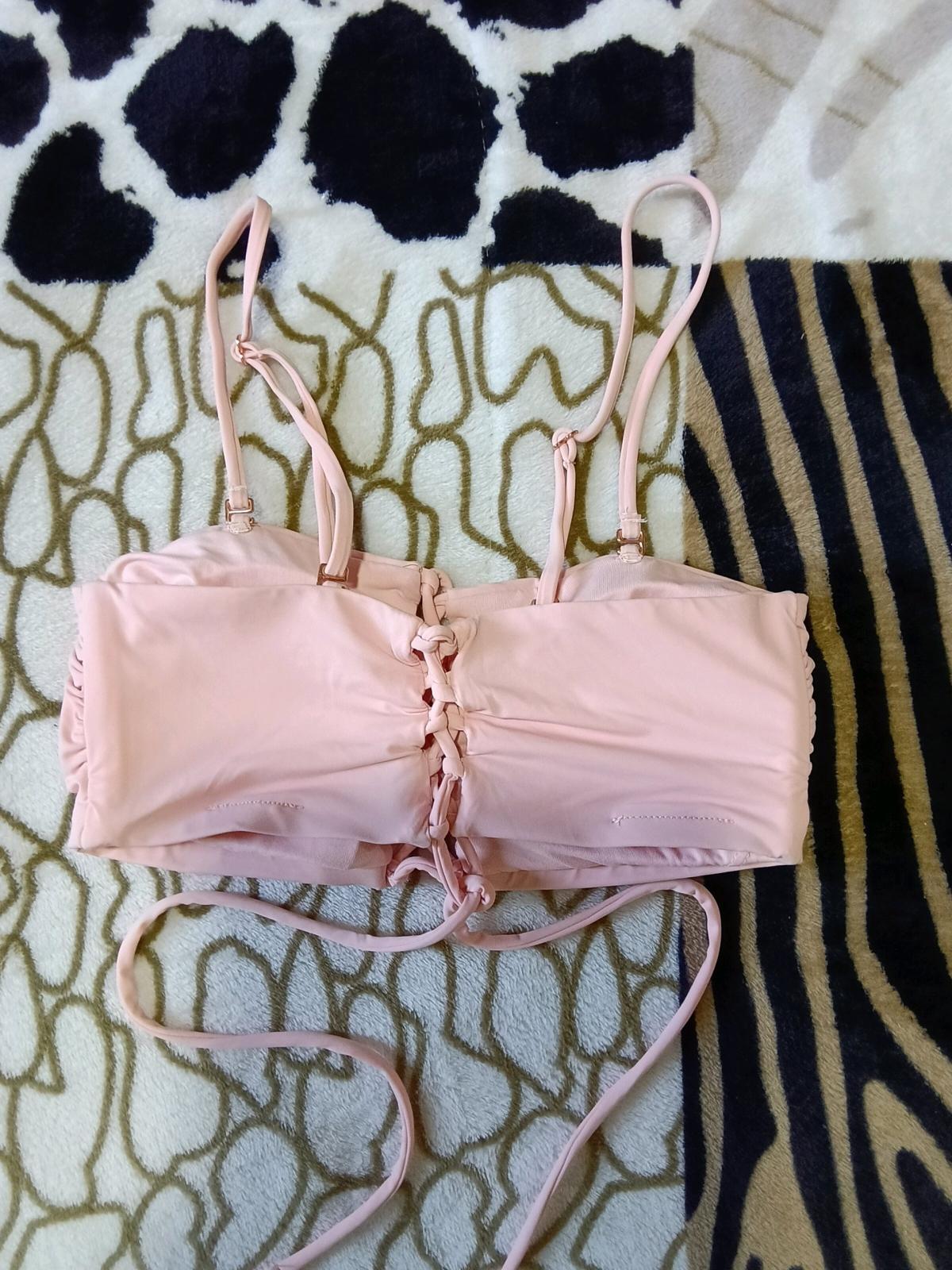 Cute Pink Bikini Top - Pomona, California - FleaMarketBay