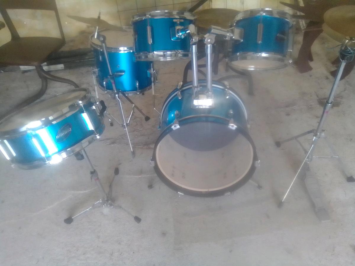 drum set - Stanwood, Washington - FleaMarketBay