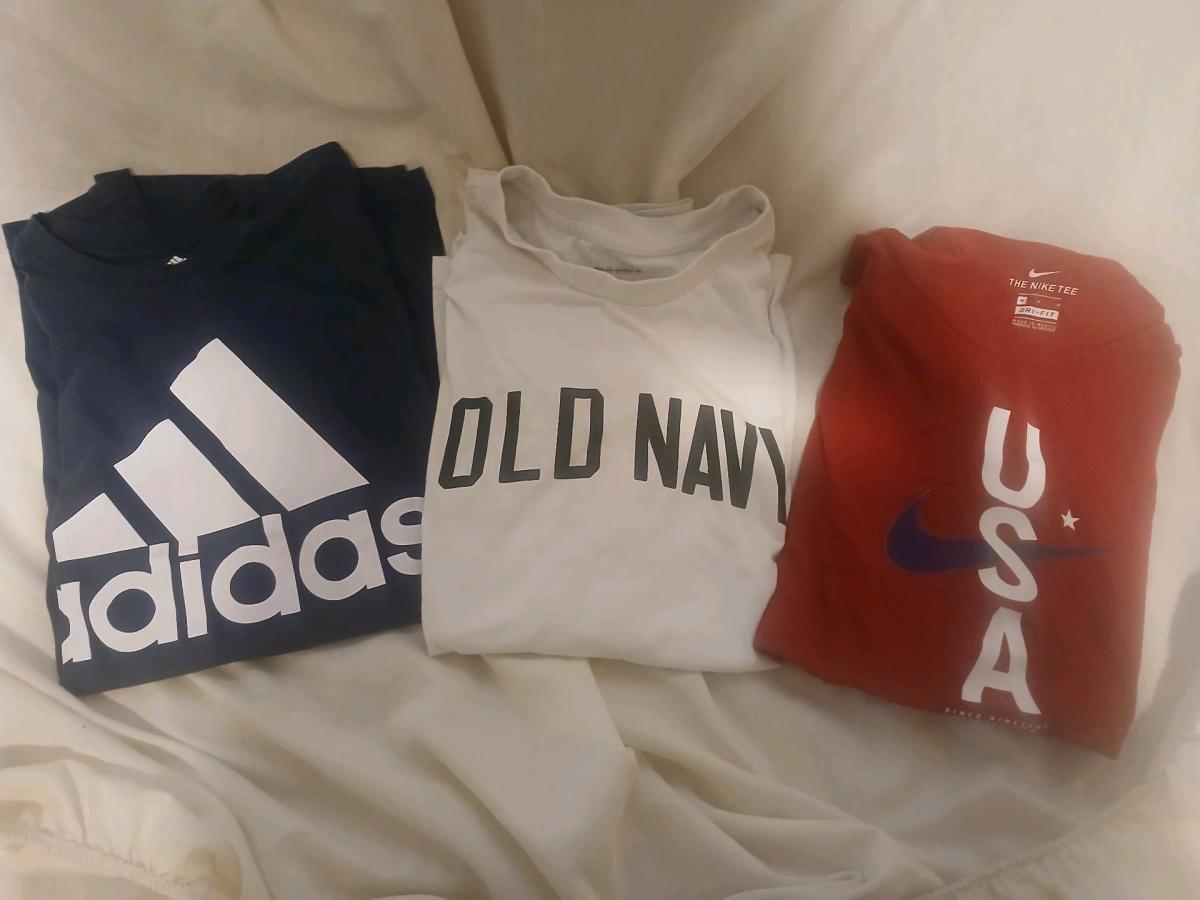 3 size medium T shirts almost new - Sherman, Texas