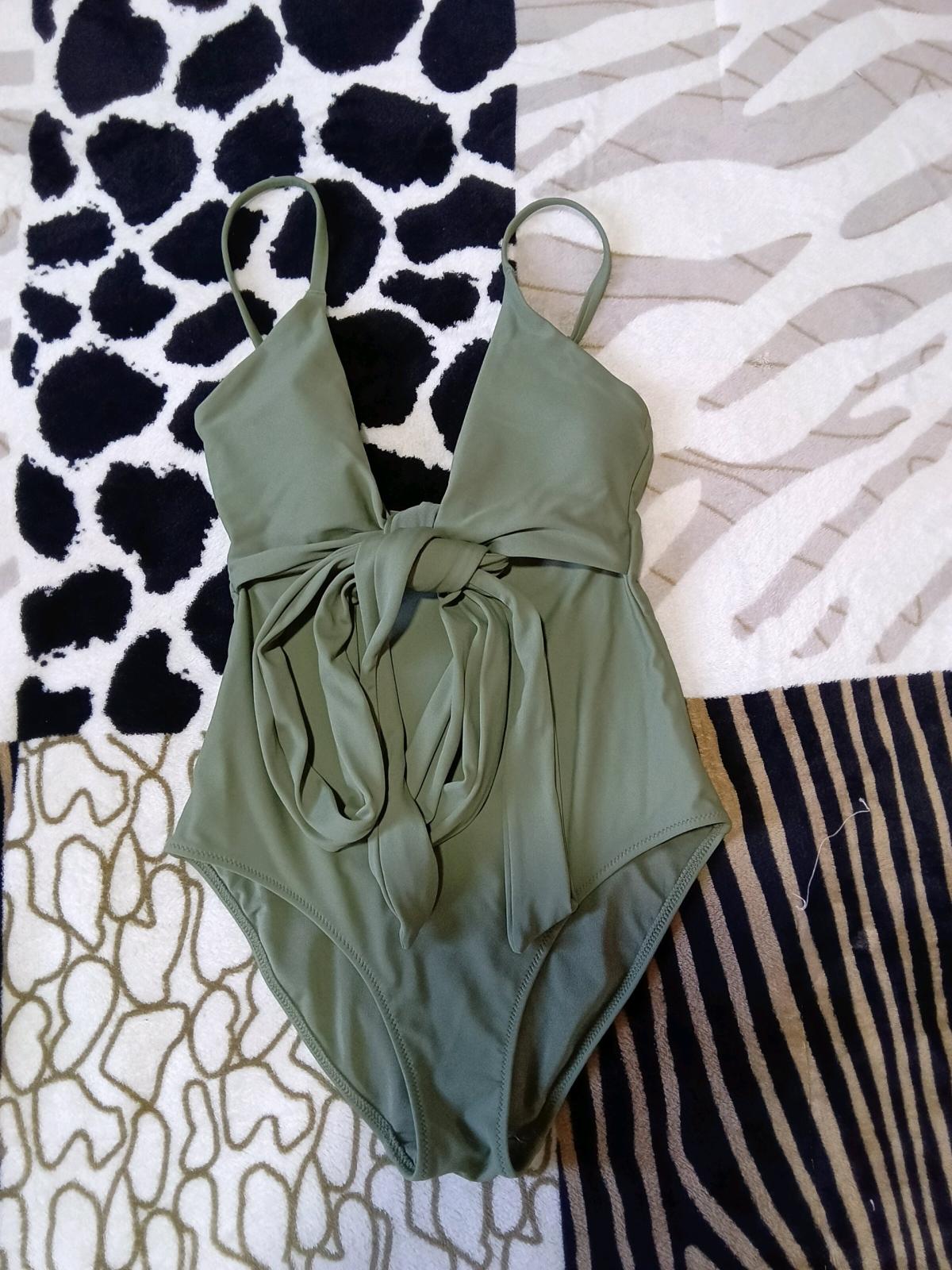 Cute one piece bikini - Pomona, California