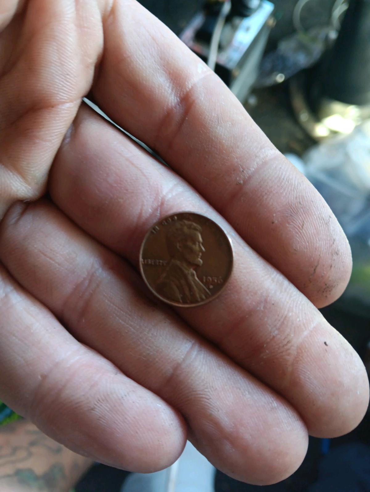 1979 no mint pennies  1982 31 gram copper pennies