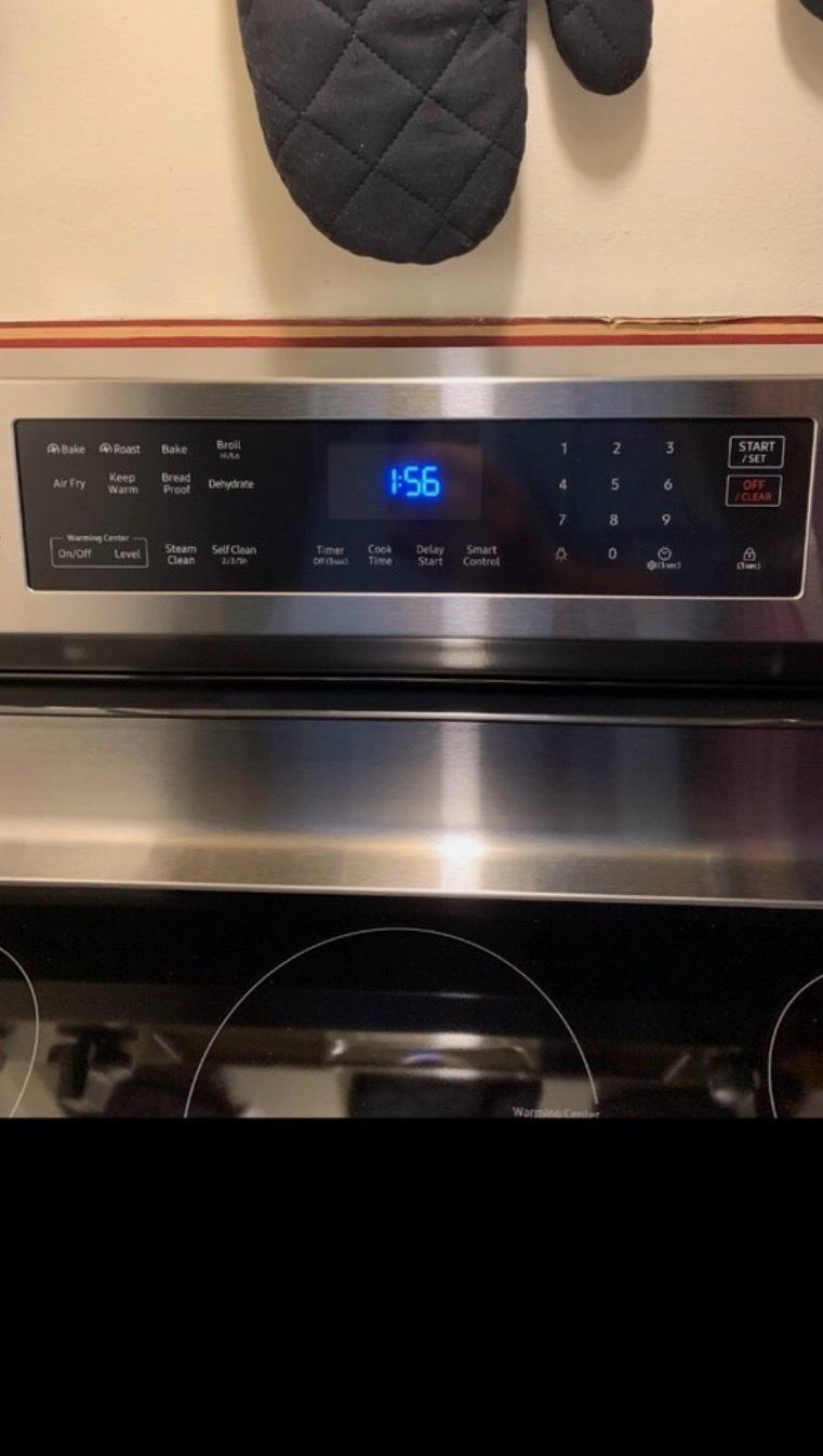 Samsung Flat top Glass electric stove - Pueblo, Colorado - FleaMarketBay