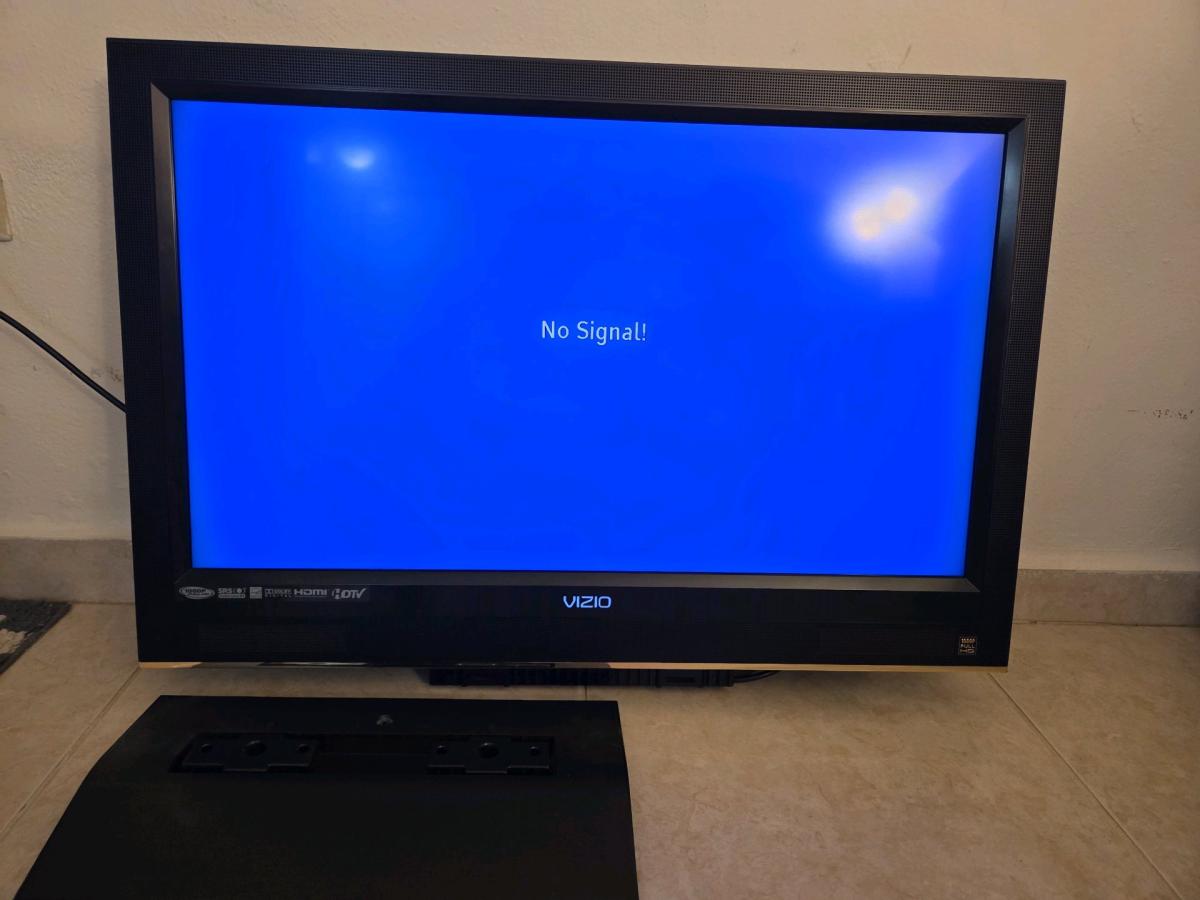 Vizio Used 37 TV - Hialeah, Florida