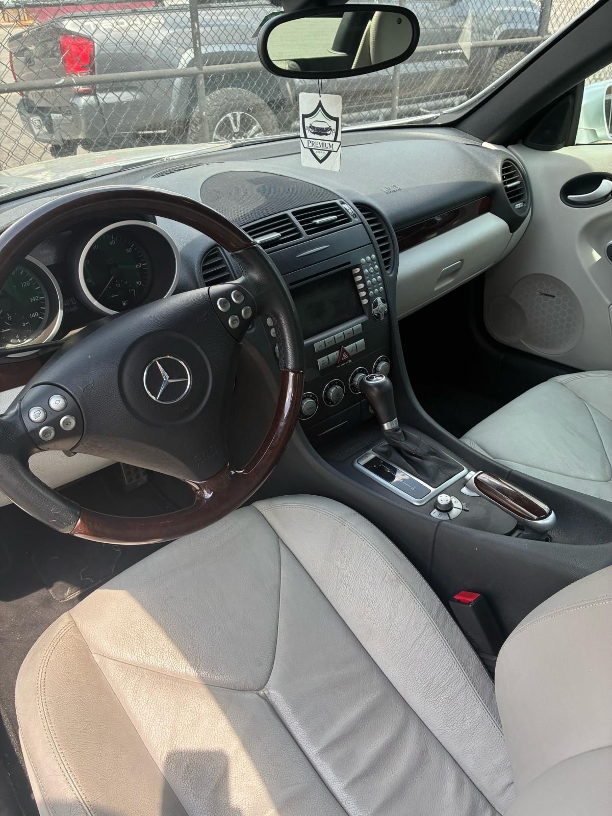 slk280 - Tampa, Florida - FleaMarketBay