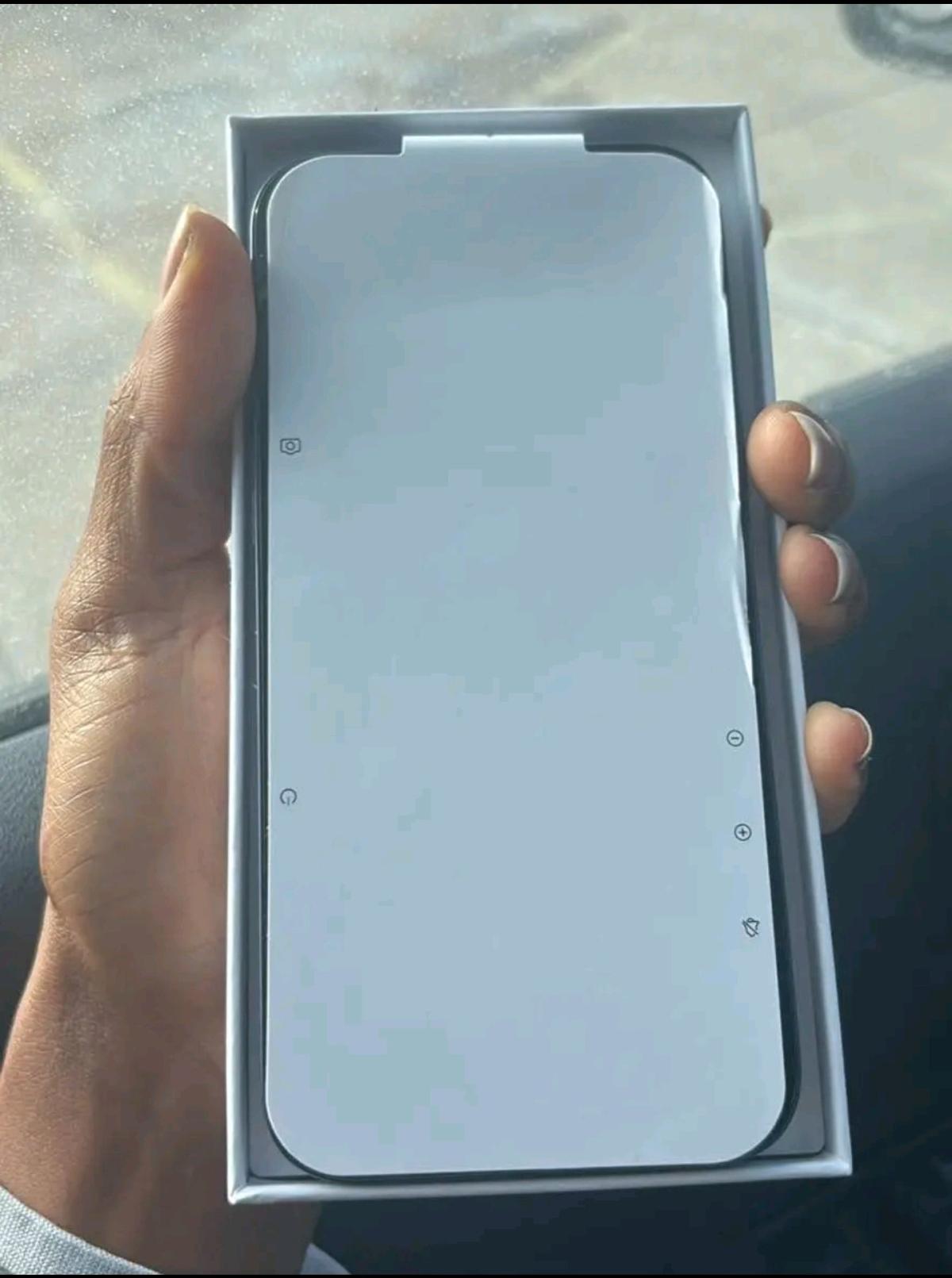 Iphone 17 pro max - Chicago, Illinois - FleaMarketBay