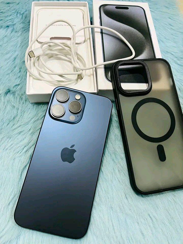 iPhone 15 Pro Max 512GB - Manhasset, New York - FleaMarketBay