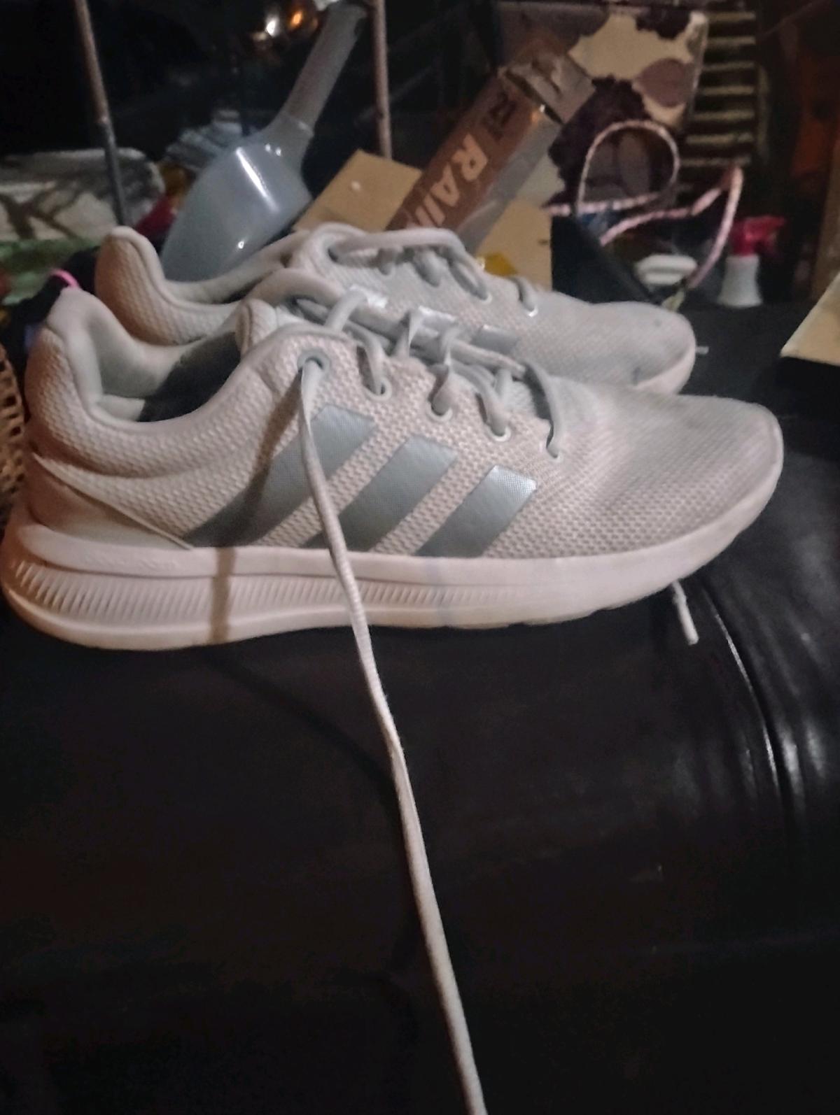 Womens Adidas shoes size 10 - Searcy, Arkansas