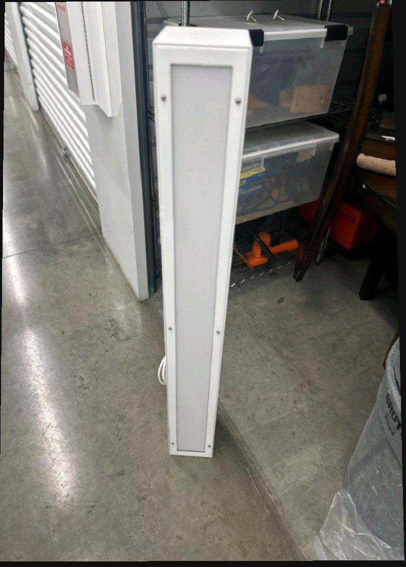 led light - Burbank, California - FleaMarketBay